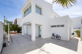 Chalet à Calahonda - Carchuna. Exclusivo chalet a solo 20 metros de la playa de calahonda.