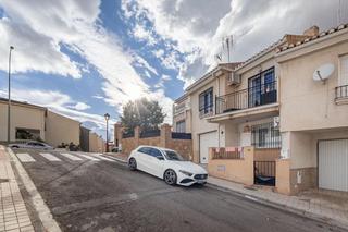 Maison jumelée à Huétor Vega. Casa unifamiliar en huetor vega