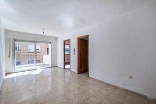 Appartement à Calle el guerra 10. Piso con mucha luz y gran potencial en calle el guerra. segunda