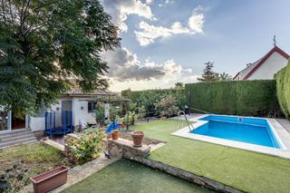 Chalet à Padul. Chalet independiente con piscina en urbanización el puntal