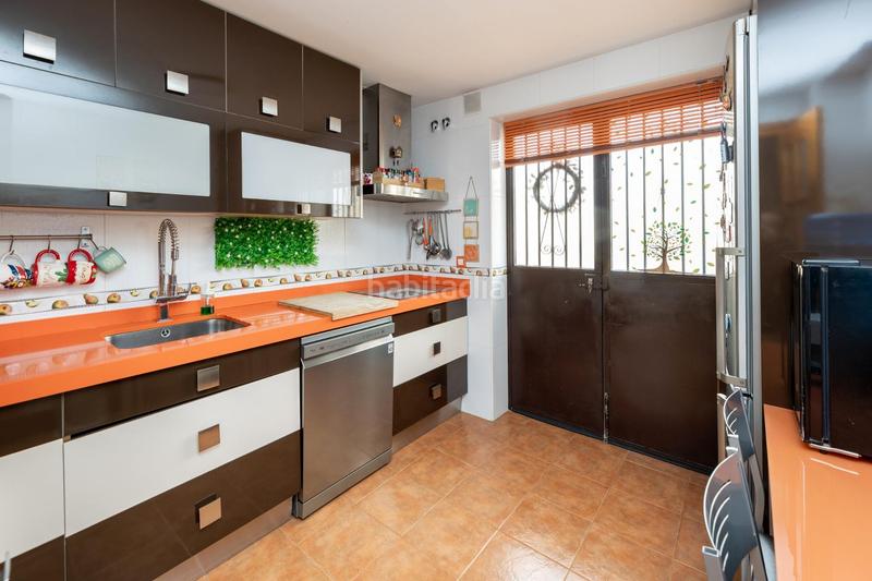 Foto 3d75bb2c-4939-4052-9ea3-cb873aaab691. Casa adossada amb aparcament a Belicena Vegas del Genil