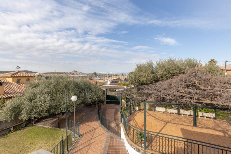 Foto aac9a0db-0868-4943-8de5-648dfc36c355. Chalet vivienda exclusiva en urbanización viñas del rey otura en Villa de Otura