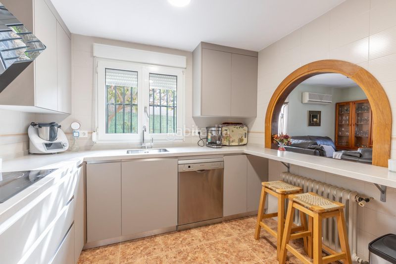 Foto e38e9f84-e505-433e-b563-cb1fb961ee75. Chalet vivienda exclusiva en urbanización viñas del rey otura en Villa de Otura