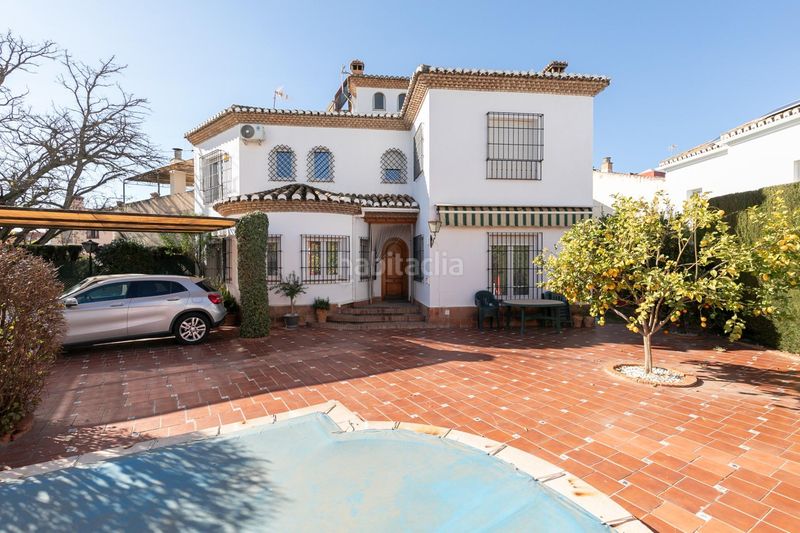 Foto 06adf98b-0e5f-4736-a719-6f1fb33f2176. Chalet  independiente con jardín y piscina vistas a sierra nevada en Granada