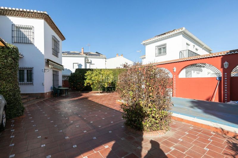 Foto f50339b7-4371-4949-aa3d-408deb7c6913. Chalet  independiente con jardín y piscina vistas a sierra nevada en Granada