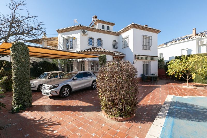 Foto f7a4813e-0916-411a-adbc-ab710f543c44. Chalet  independiente con jardín y piscina vistas a sierra nevada en Granada