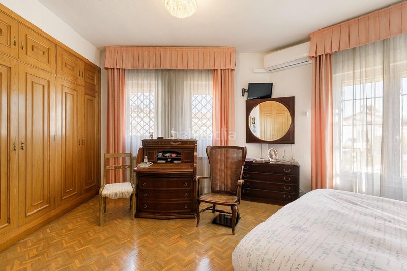 Foto f822ef81-5103-4f7a-885c-c7d8d93a5312. Chalet  independiente con jardín y piscina vistas a sierra nevada en Granada