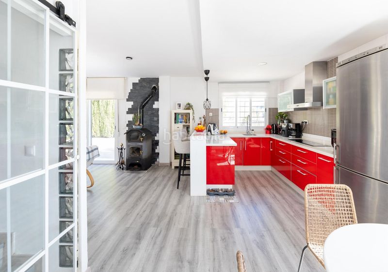 Foto 79227665-8b3f-4d10-b10a-b10dfa6235a7. Casa amb aparcament a Nívar