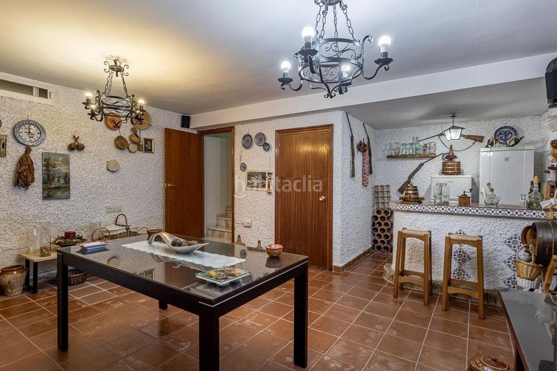 Foto 1c481bea-ed70-4dfc-9580-994e50b73485. Casa amb calefacció aparcament a Bola de Oro Granada