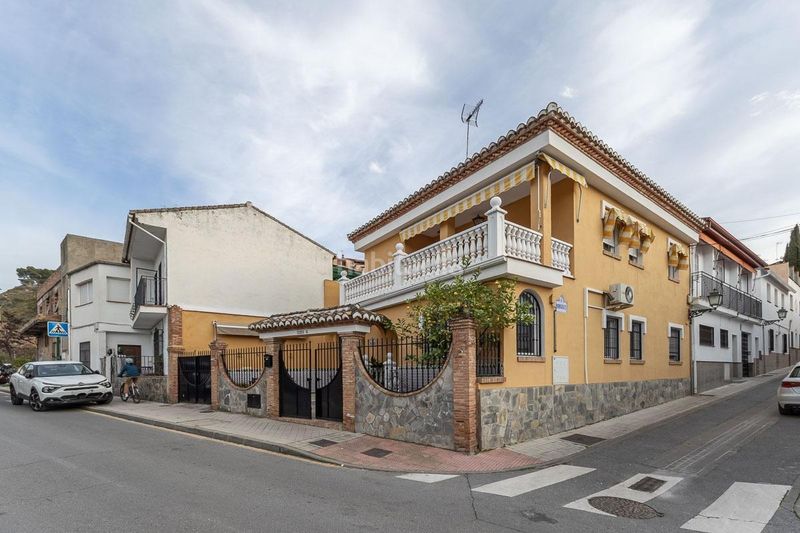 Foto 9a4d8788-2b53-4336-b31c-628a3000648d. Casa amb calefacció aparcament a Bola de Oro Granada