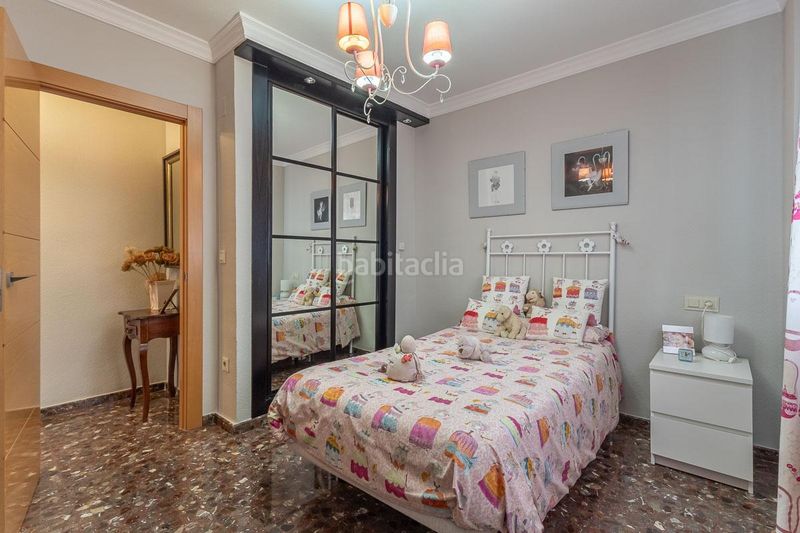 Foto e2ffe818-c805-48bd-894e-3db18191f56f. Casa amb calefacció aparcament a Bola de Oro Granada