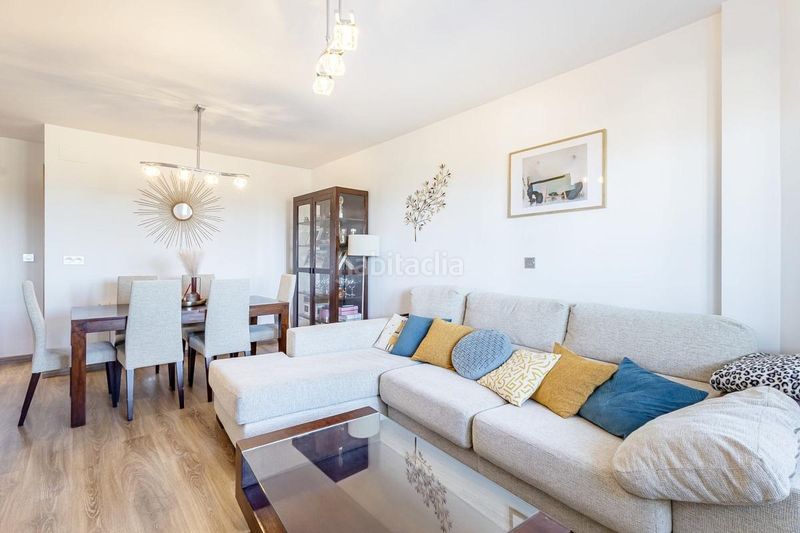 Foto 54984e1d-e747-4937-9da3-02ff0adb3b6e. Casa adossada amb aparcament a Güevéjar