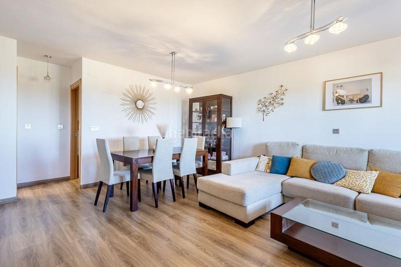 Foto 57f5a080-7b34-46e7-9de0-46e2a6d678b0. Casa adossada amb aparcament a Güevéjar