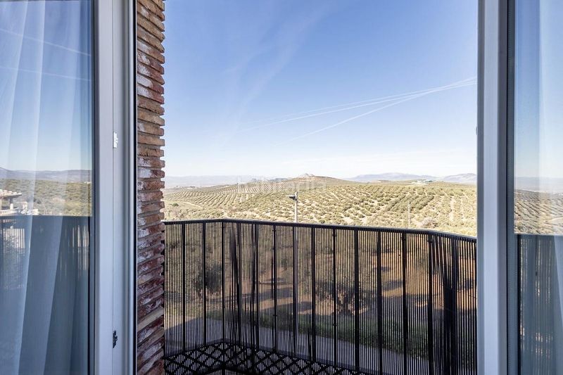 Foto 6a8189ea-9968-47d9-90b3-24eacaebdb30. Casa adossada amb aparcament a Güevéjar