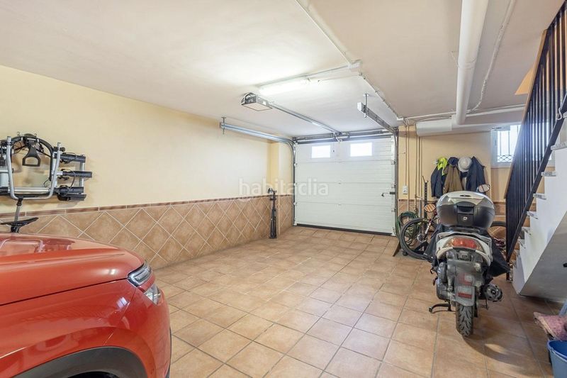 Foto a07cde4a-b3dd-4a87-b10a-6b154eb33767. Casa adossada amb aparcament a Güevéjar