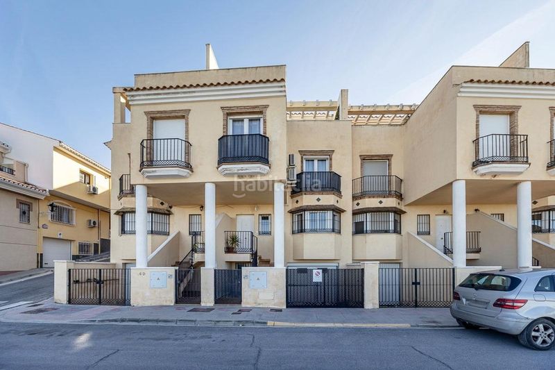 Foto bd66ce8c-d818-4175-a452-5b9c6a8649f4. Casa adossada amb aparcament a Güevéjar