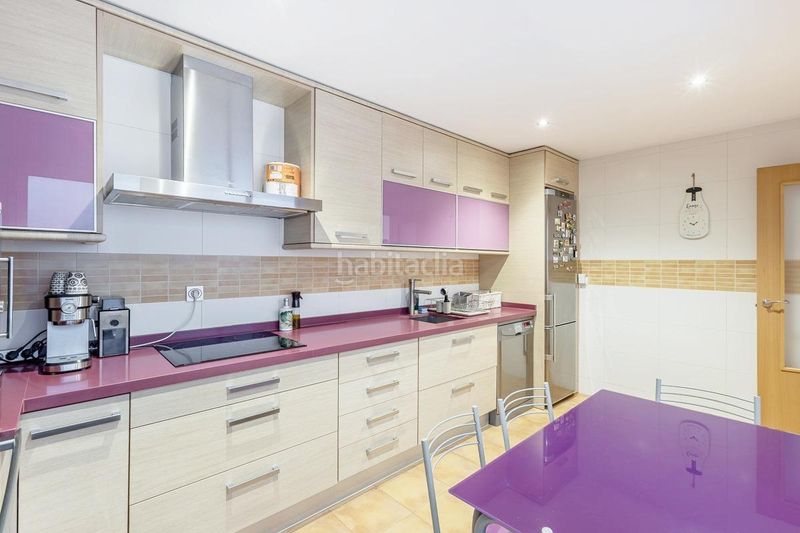 Foto bf981558-cf60-4501-91c5-6c0cc4e13957. Casa adossada amb aparcament a Güevéjar