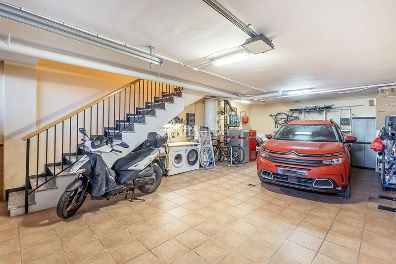 Foto c3cc2e54-9295-4e7d-8956-1d8de1b35670. Casa adossada amb aparcament a Güevéjar