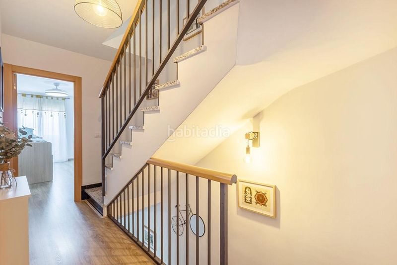 Foto c3cc4631-c143-45a9-a13f-b08e1d2603d2. Casa adossada amb aparcament a Güevéjar