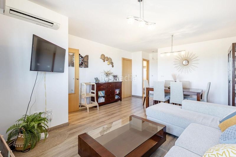 Foto d11876ba-b735-4e6d-b405-a29efc8f4e28. Casa adossada amb aparcament a Güevéjar