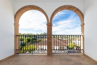 Doppelhaus  Calle iglesia. Casa en venta en el centro de alfacar  amplia, luminosa y muy fu