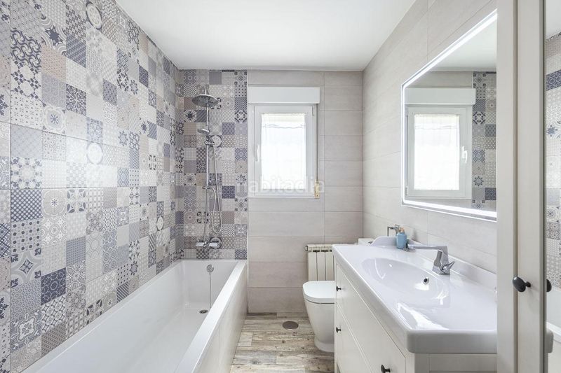 Foto e5134d7f-9d46-4e8c-8b94-3313404d61d8. Casa aparellada amb aparcament a Atarfe