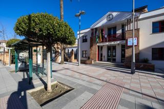 Apartment en Angustias. Amplia vivienda con luz y terraza en cenes de la vega