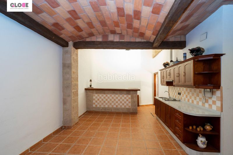 Foto 2a9af1b6-c8a9-4926-a667-d57e2e6cce4c. Casa  exclusiva junto a acera del darro. pleno centro . seminueva y con ascensor propio en Granada