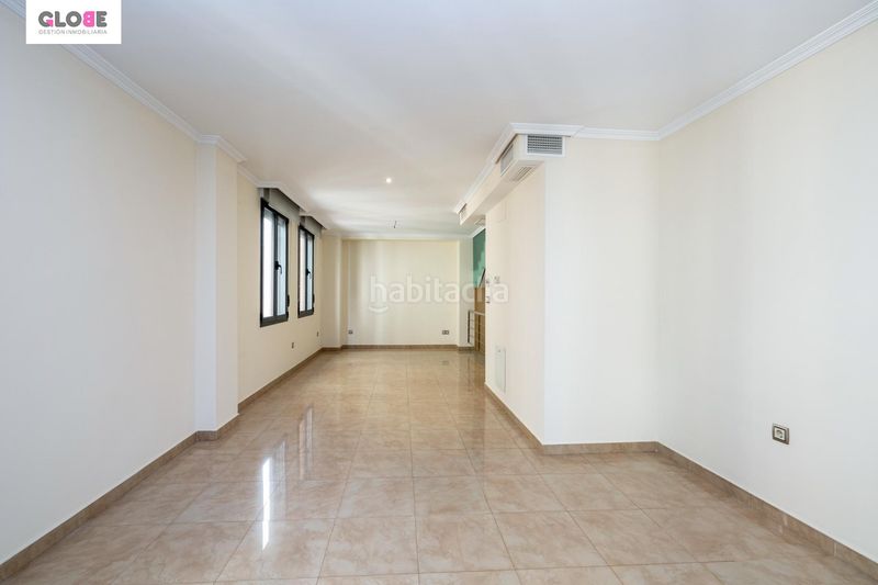 Foto c2c0f6b6-f2ee-4927-b04b-f9620c2824b6. Casa  exclusiva junto a acera del darro. pleno centro . seminueva y con ascensor propio en Granada