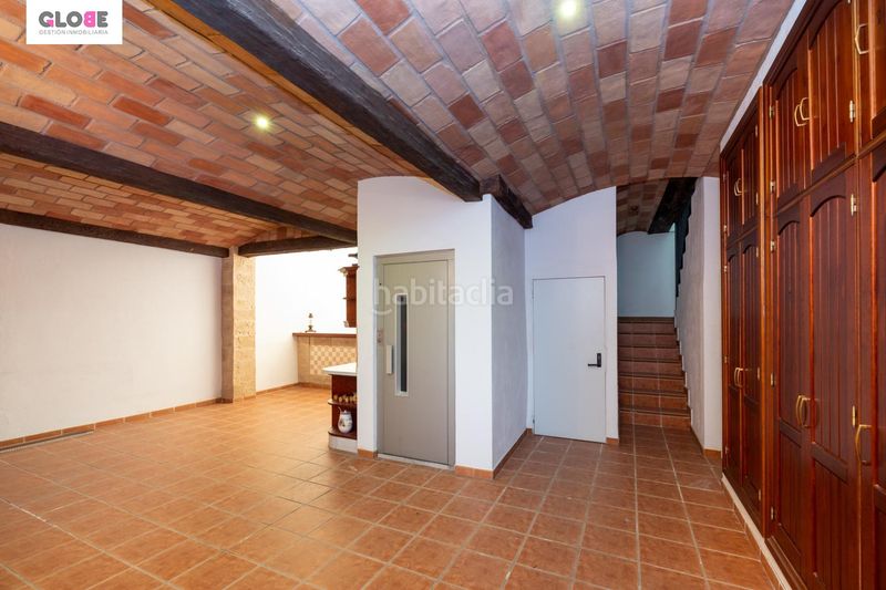 Foto f3ba5a6c-6b9d-4f74-b603-d74d41450ab1. Casa  exclusiva junto a acera del darro. pleno centro . seminueva y con ascensor propio en Granada