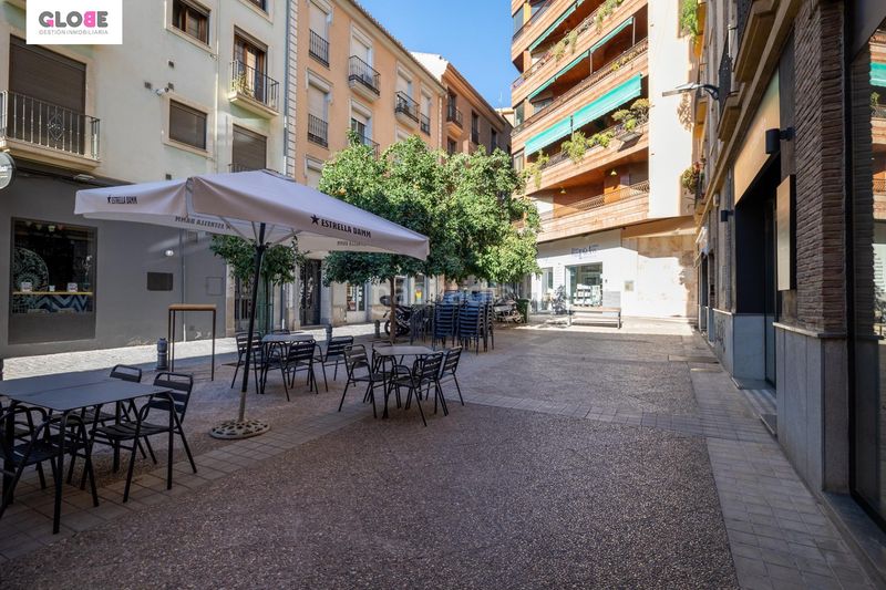 Foto f837f4d0-a7d9-44d6-a591-4ab733e2df37. Casa  exclusiva junto a acera del darro. pleno centro . seminueva y con ascensor propio en Granada
