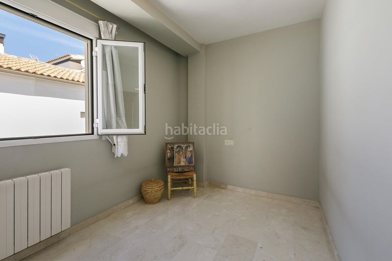 Foto 1f5d54ad-e6f2-436e-9c38-9e876fcf09c4. Casa adossada amb calefacció aparcament a San Miguel Armilla