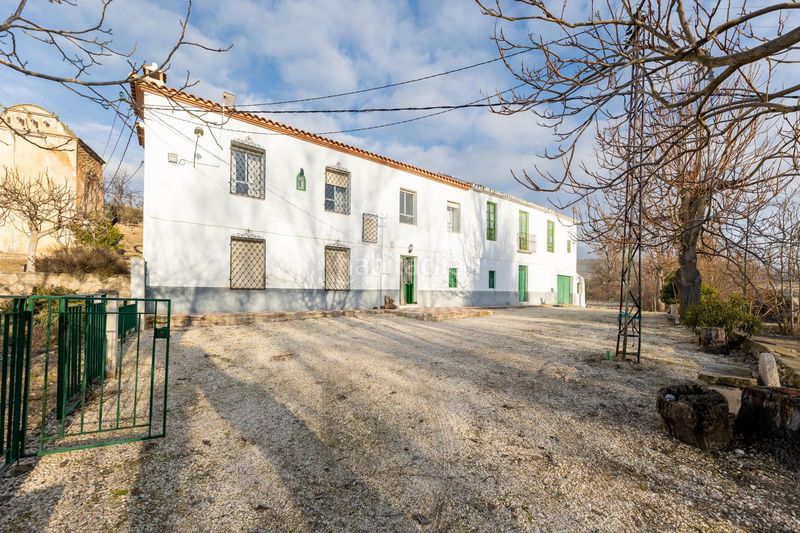 Foto 49b78b61-1aae-4ba1-a86a-d982c305114f. Masia amb aparcament a Píñar
