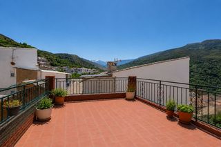 Towny house  Calle san vicente. Una casa con alma en el coraz�n de g��jar sierra