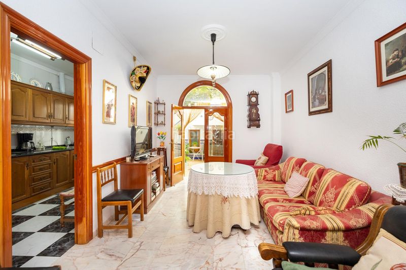 Foto 73678f28-d45b-4f3f-b3a3-ec422a9edcb2. Casa aparellada a Lanjarón