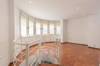 Triplex en C�jar. Fant�stico tr�plex en c�jar una vivienda lleva de amplitud y lum