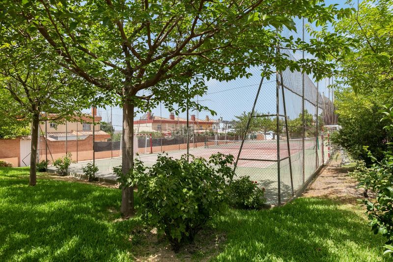 Foto 061a85de-9075-4954-946b-8da185dea3af. Casa pareada chalet accesible de gran amplitud, con jardín privado, garaje y completas zonas comunitarias en Ogíjares