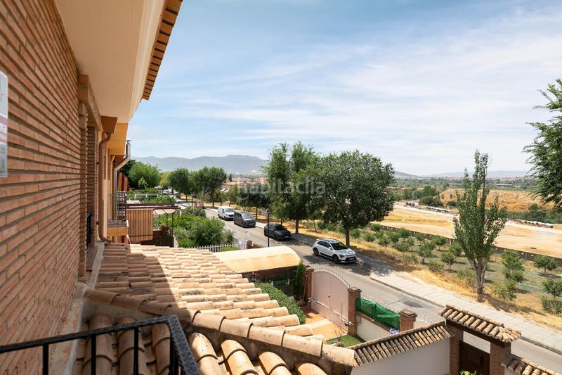 Foto f851a8c9-7de1-4bf8-8f72-78b8d4646d2d. Casa pareada chalet accesible de gran amplitud, con jardín privado, garaje y completas zonas comunitarias en Ogíjares