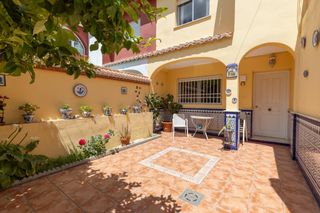 Casa adossada a Avda. De los Ogíjares