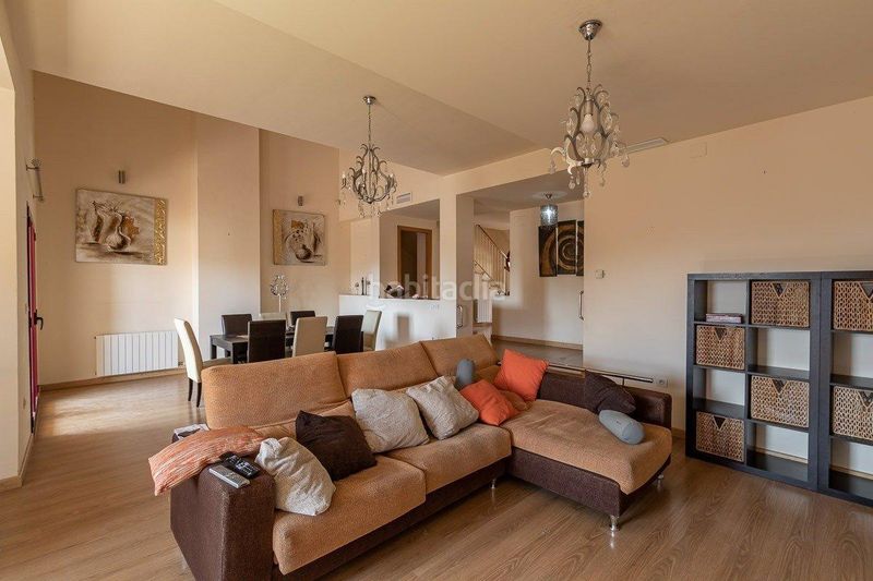 Foto 3485333b-eadd-4346-acf7-4d61d8ff2009. Casa amb calefacció aparcament piscina a Gójar