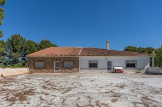 Country house  Calle mar�a zayas. Casa con terreno en la parte alta de benamaurel llena de posibil