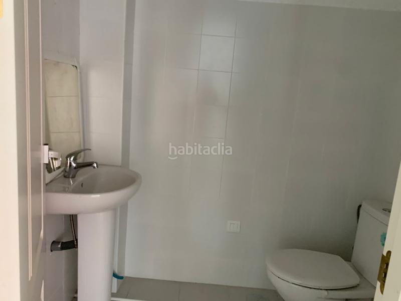 Foto c0d99f14-8f26-41d0-8bce-0056ce1eb879. Local comercial en calle pepa guerra valdenebro 2 local ideal para cualquier tipo de negocio en Benalmádena