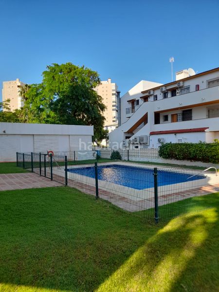 Foto 50cd4e30-94f5-4b05-b7d5-36298c7ec0c6. Estudi amb piscina a El Bajondillo Torremolinos