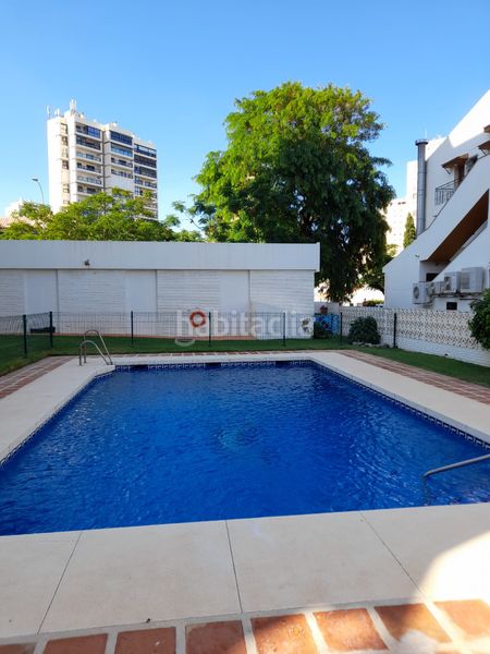 Foto eb72d38f-9846-41a0-ba91-6482af4f0a4c. Estudi amb piscina a El Bajondillo Torremolinos