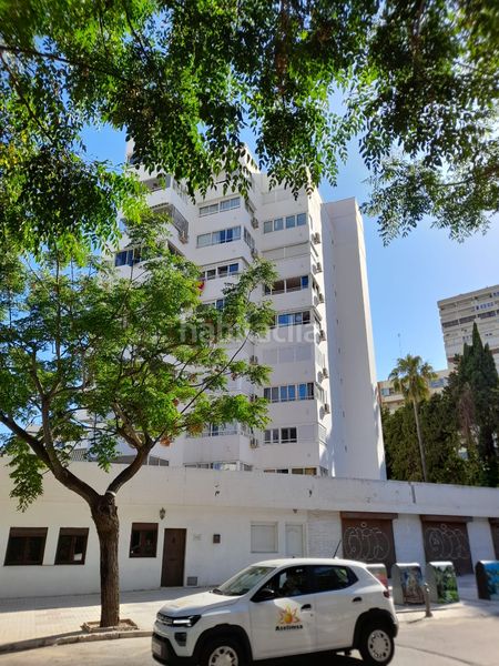 Foto fca692a1-296f-429a-8f4b-368950b0b800. Estudi amb piscina a El Bajondillo Torremolinos