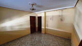 Appartement à Dos Torres. Piso de cuatro habitaciones y un baño