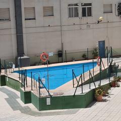Pis a Sector Sur. Piso de 3 habitaciones con ascensor, piscina comunitaria y plaza