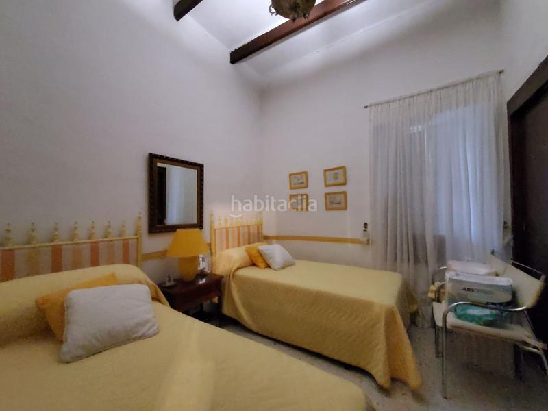 Foto e4e87fec-542c-43b7-945d-15396d1e6f40. Casa chalet urbano con dos viviendas y piscina en Córdoba