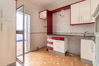 Appartement  Castaño. Piso en planta baja con patio, cochera y 3 dormitorios
