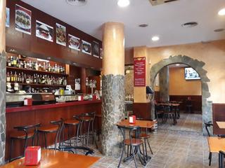 Local Comercial  Carrer de sant llus. Local esquinero con salida de humos